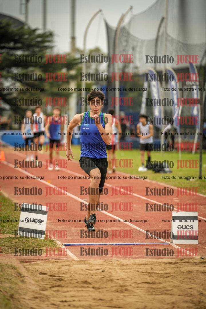 Fotos del salto en largo de varones