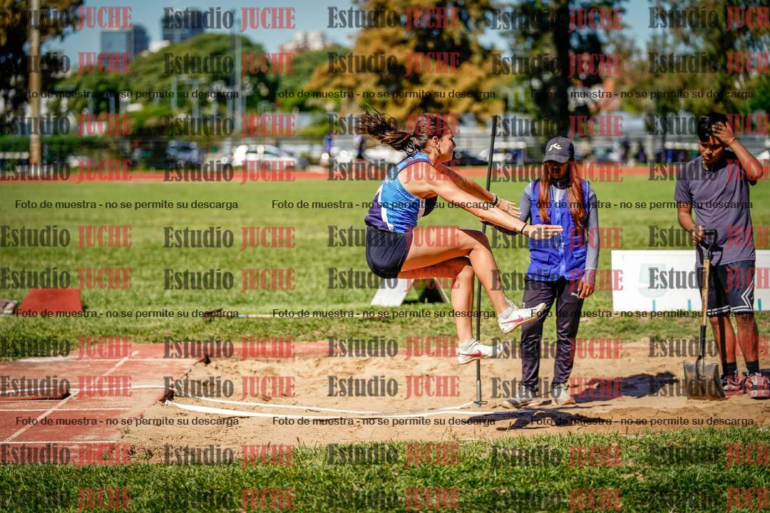 Fotos del salto en largo de mujeres