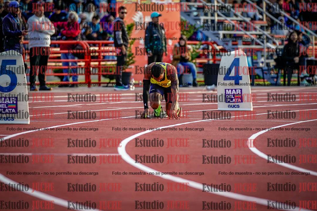 Fotos de las postas 4x100 m de varones - serie 1