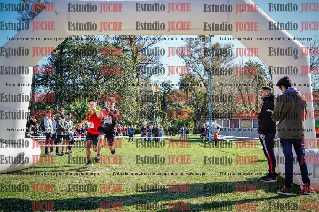 Fotos de la llegada del cross de 2000 m