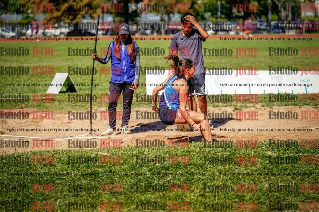 Fotos del salto en largo de mujeres