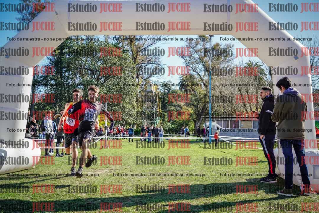 Fotos de la llegada del cross de 2000 m