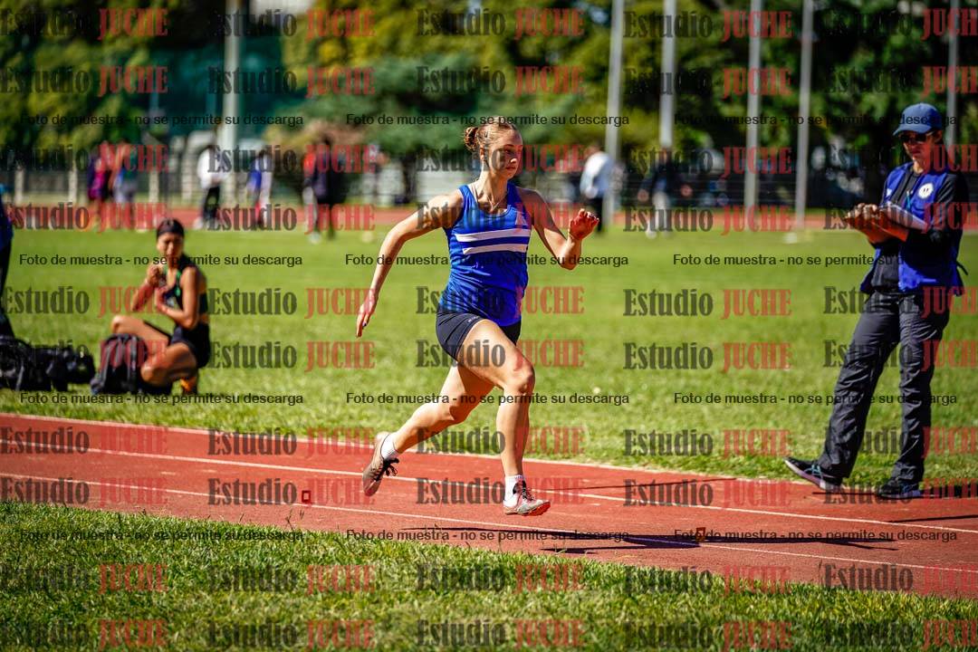 Fotos del salto en largo de mujeres
