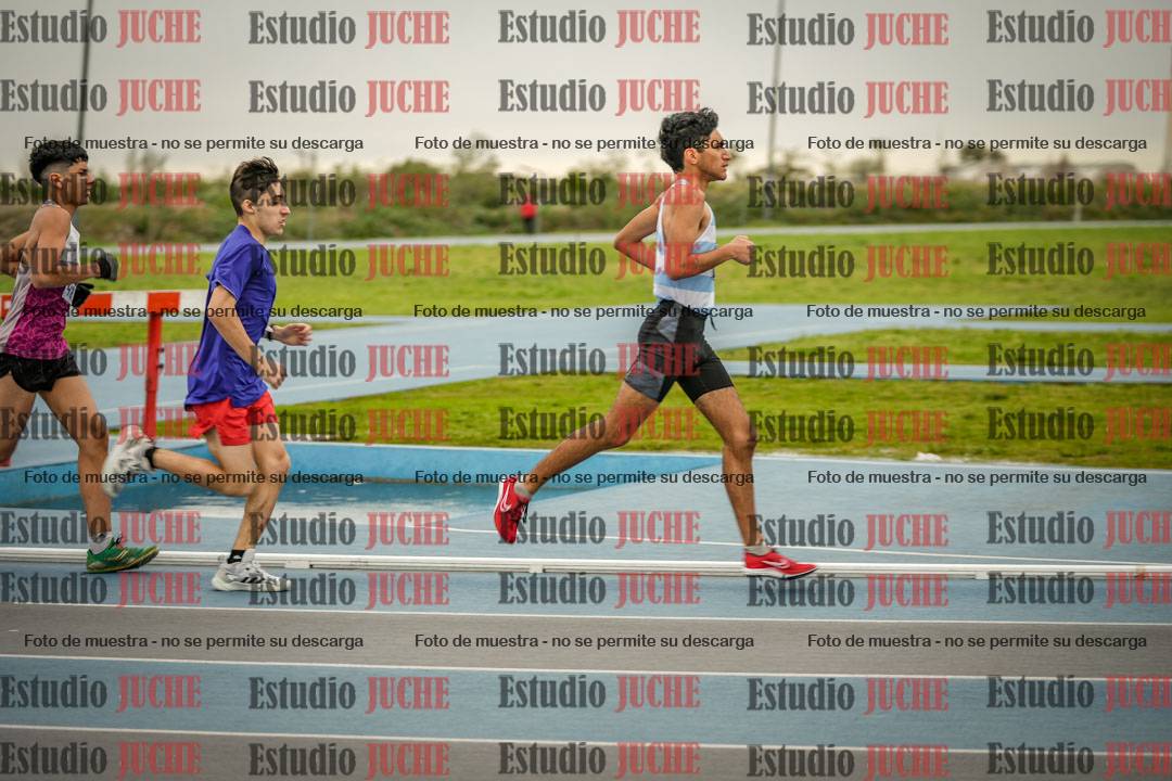 Fotos de los 3000 m llanos de varones - U17 (incluye la marcha atlética)