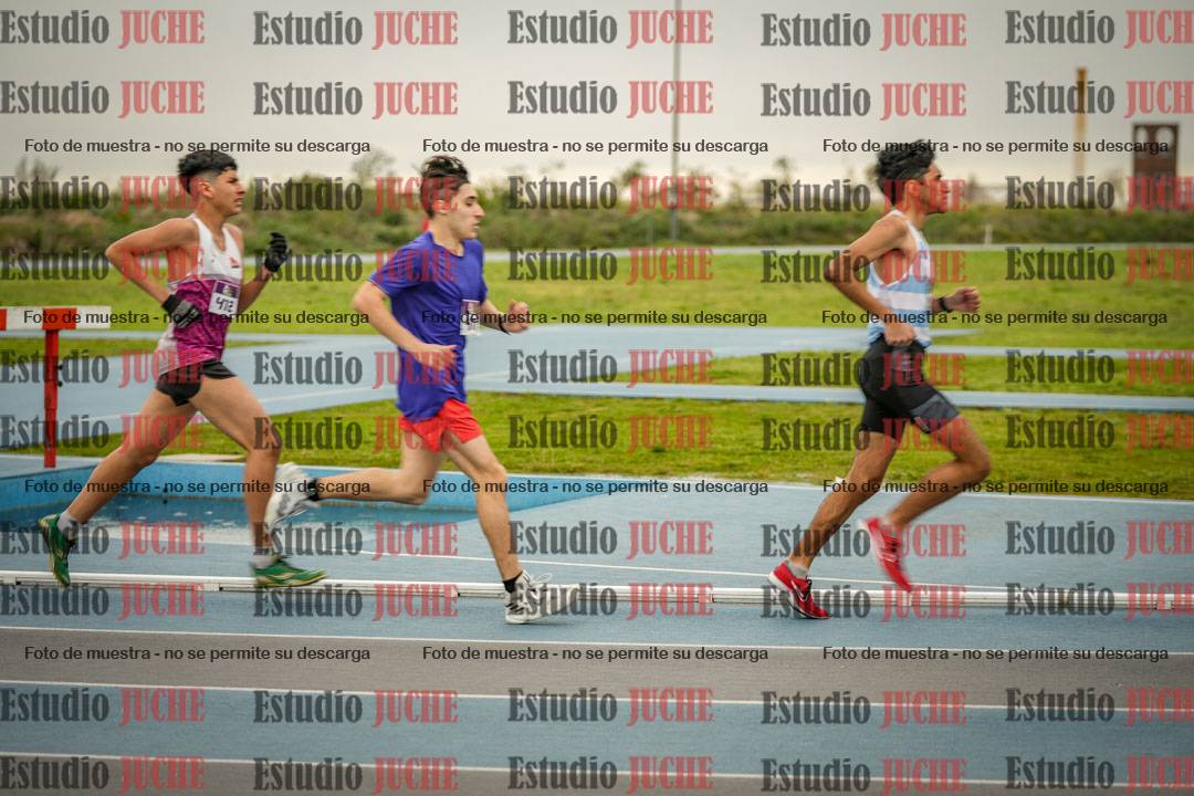 Fotos de los 3000 m llanos de varones - U17 (incluye la marcha atlética)