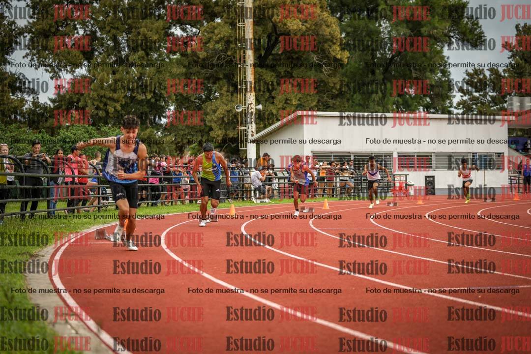 Fotos de los 400 m llanos de varones