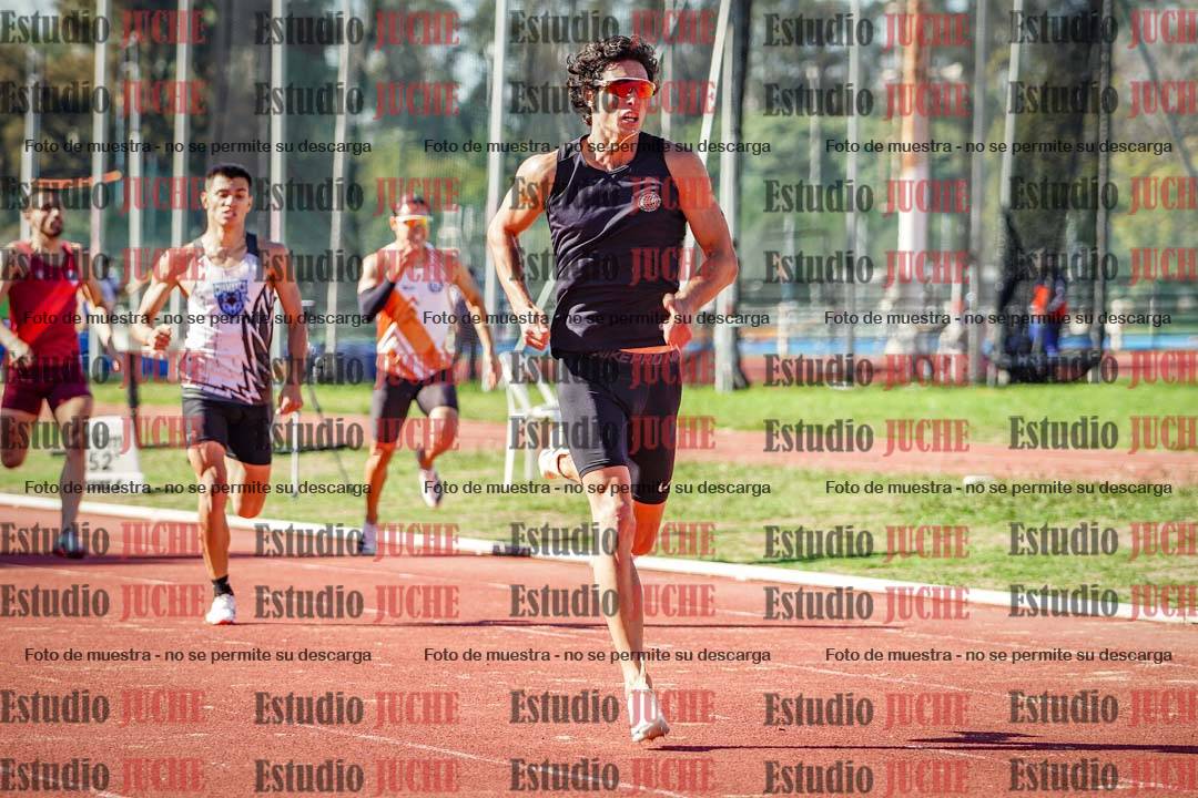 Fotos de los 400 m llanos de varones