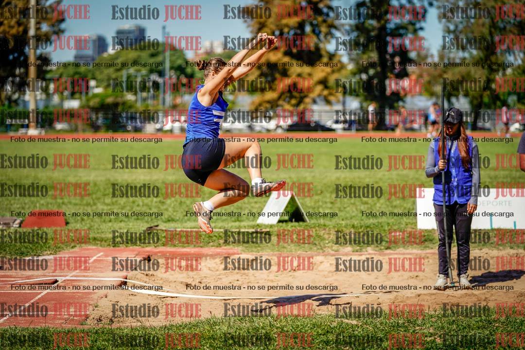 Fotos del salto en largo de mujeres