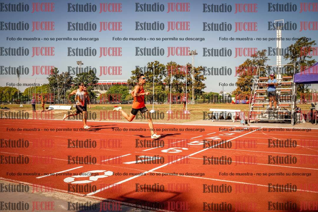 Fotos de los 400 m llanos de varones