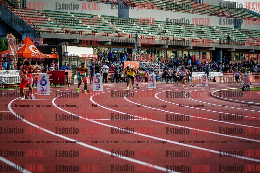 Fotos de las postas 4x100 m de varones - serie 1