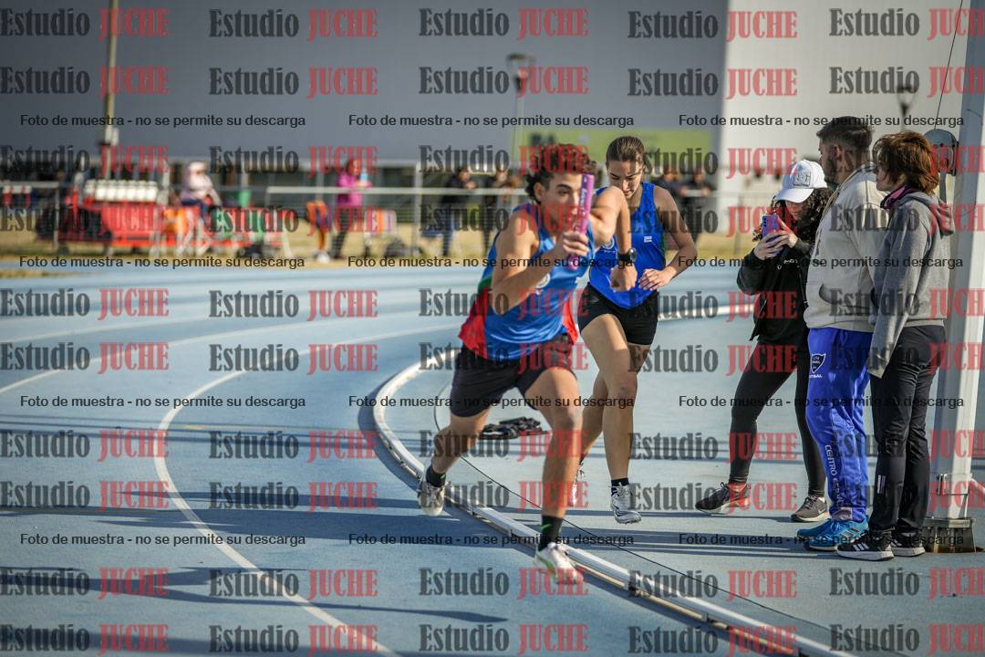 Fotos de las Postas 8x200 m mixta