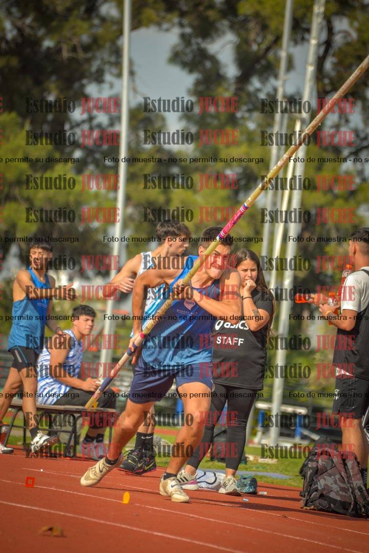 Fotos del salto con garrocha de varones - decatlón 8