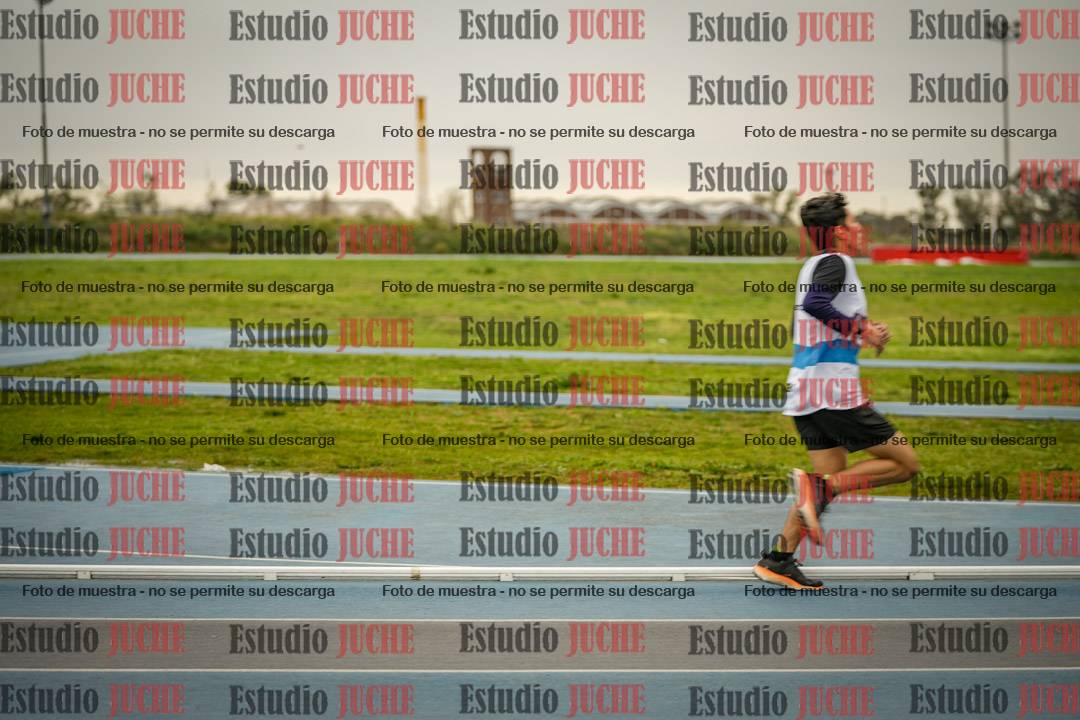 Fotos de los 3000 m llanos de varones - U17 (incluye la marcha atlética)