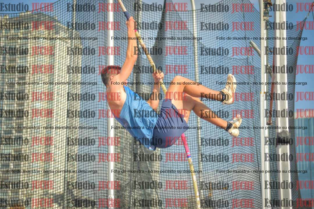 Fotos del salto con garrocha de varones - decatlón 8