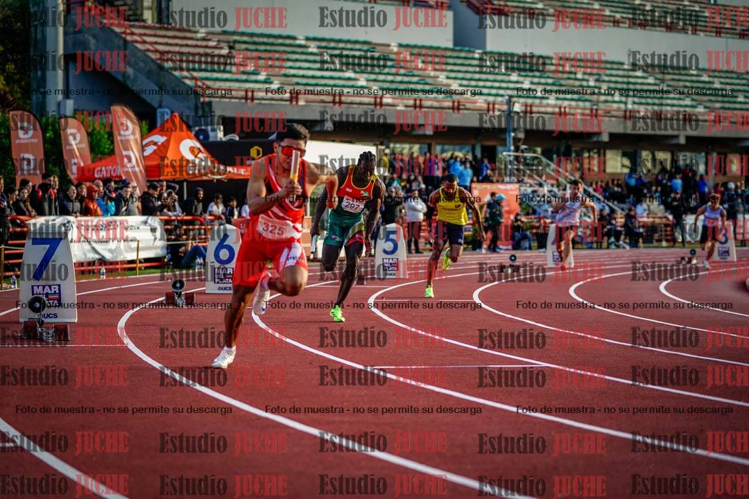 Fotos de las postas 4x100 m de varones - serie 1