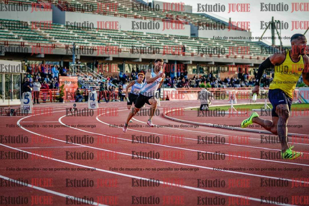 Fotos de las postas 4x100 m de varones - serie 1