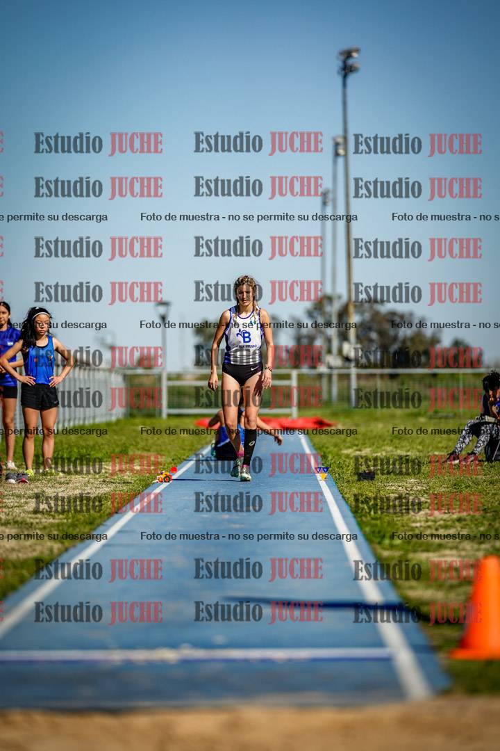 Fotos del salto en largo de mujeres