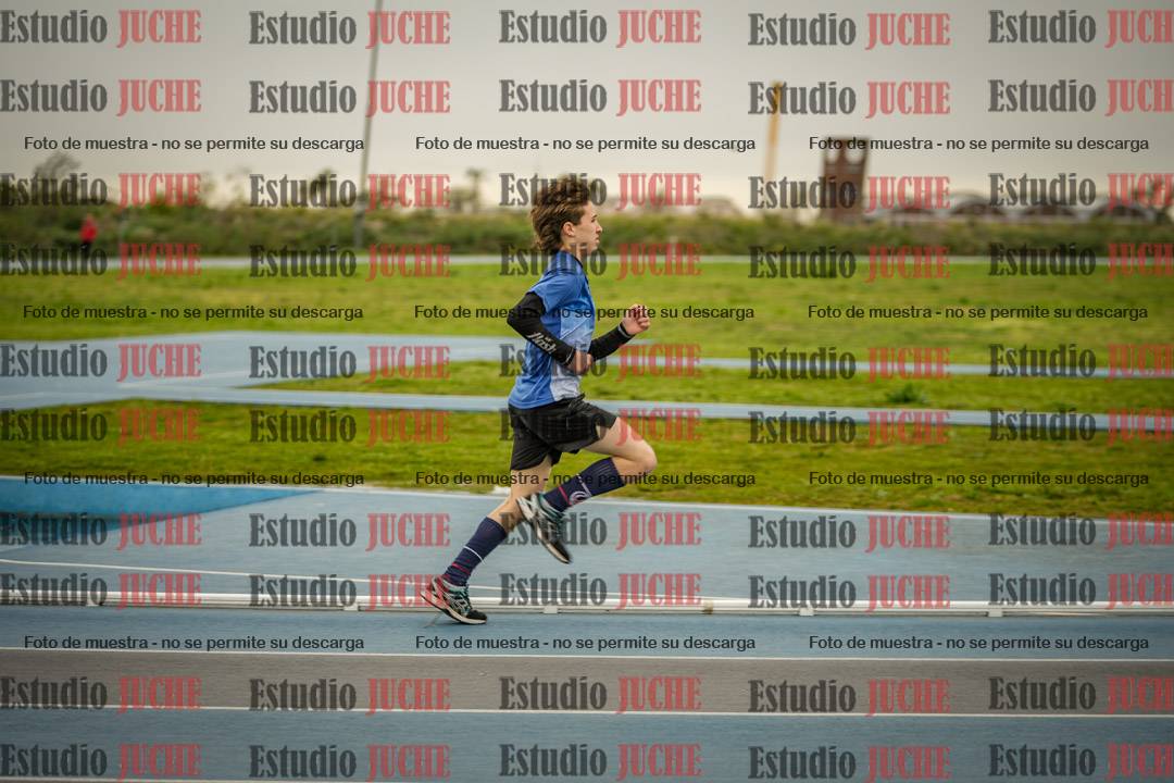 Fotos de los 3000 m llanos de varones - U17 (incluye la marcha atlética)