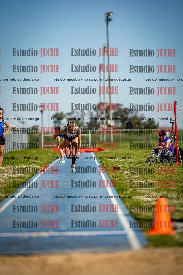 Fotos del salto en largo de mujeres