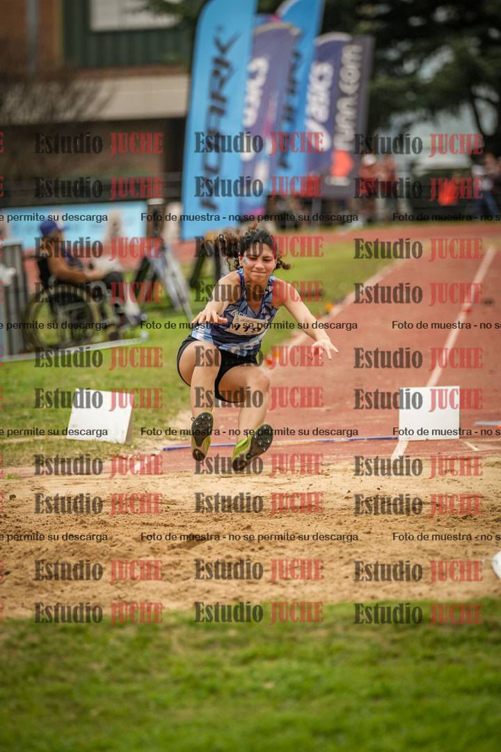 Fotos del salto en largo de mujeres