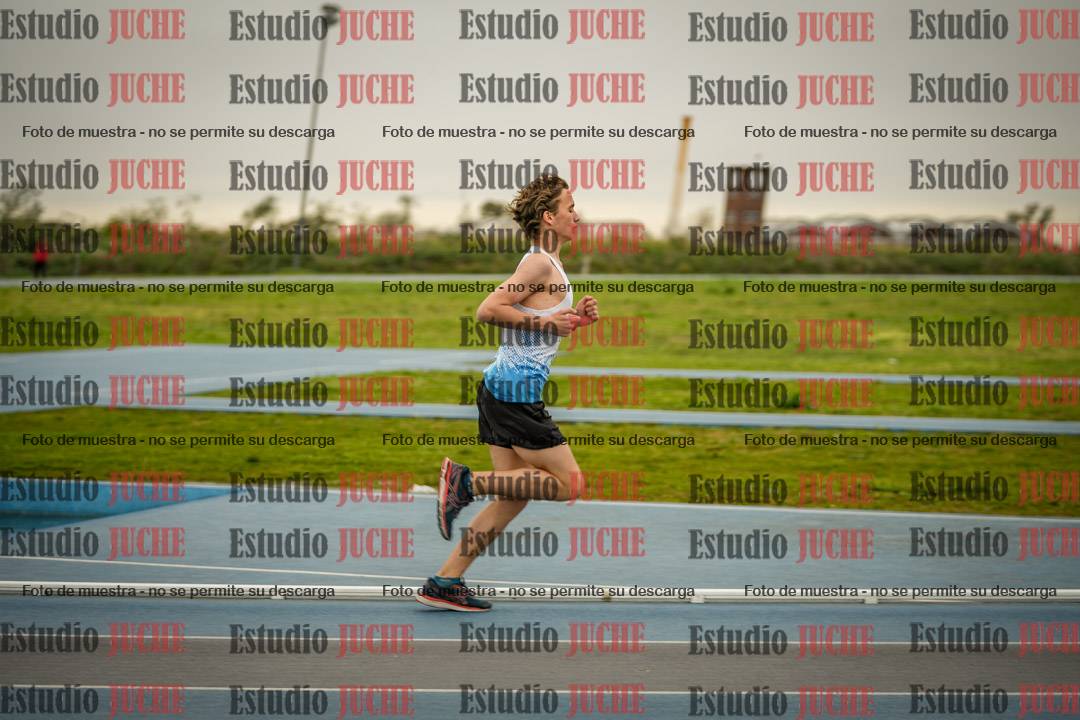 Fotos de los 3000 m llanos de varones - U17 (incluye la marcha atlética)