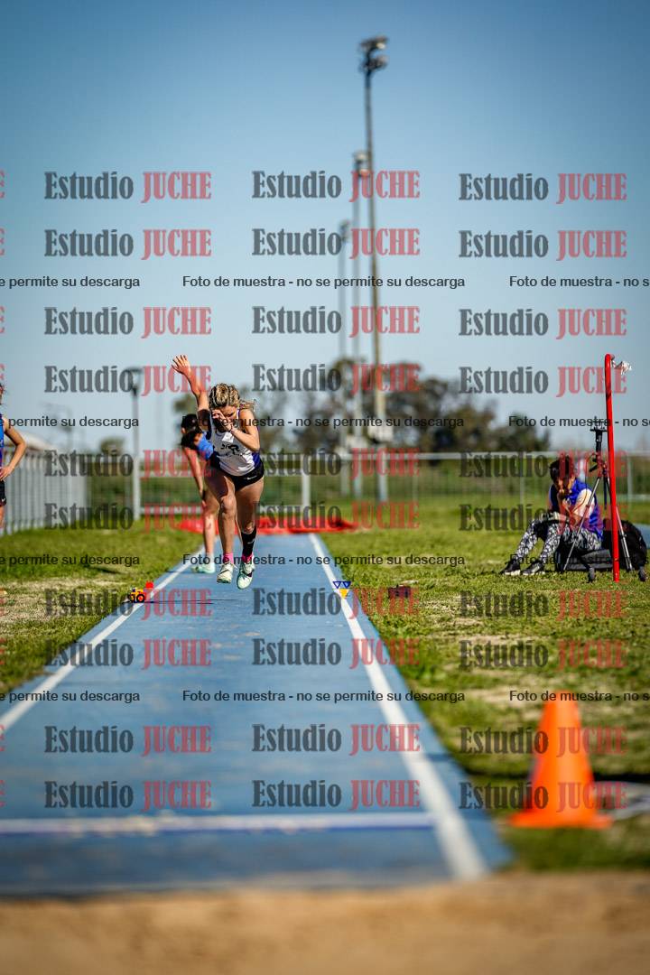 Fotos del salto en largo de mujeres