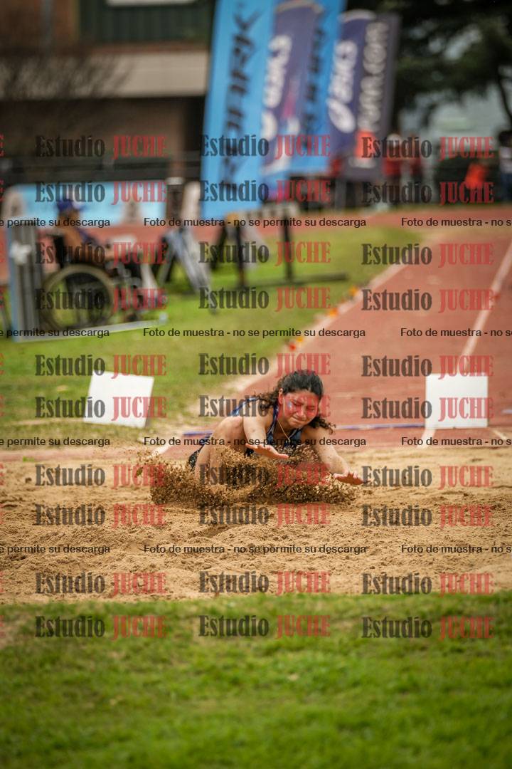Fotos del salto en largo de mujeres