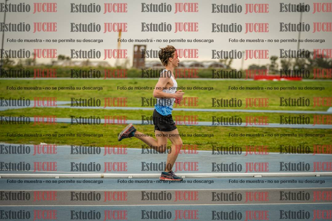 Fotos de los 3000 m llanos de varones - U17 (incluye la marcha atlética)