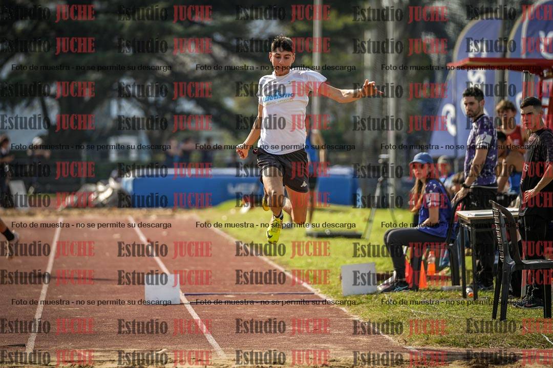 Fotos del salto en largo de varones