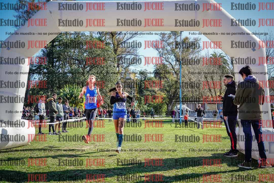 Fotos de la llegada del cross de 2000 m