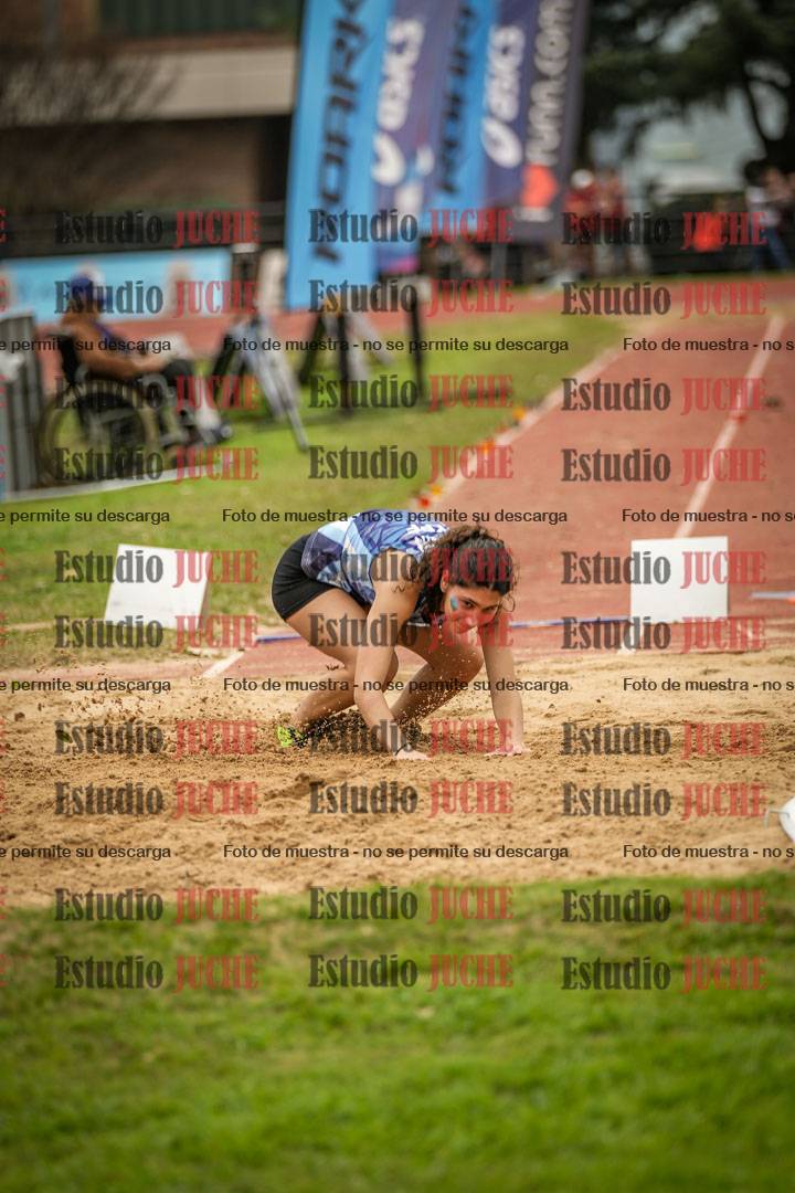 Fotos del salto en largo de mujeres