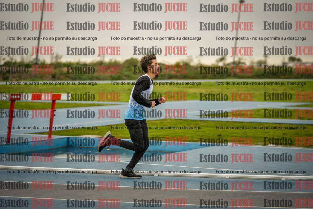 Fotos de los 3000 m llanos de varones - U17 (incluye la marcha atlética)