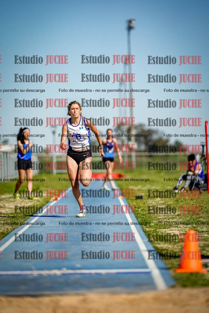 Fotos del salto en largo de mujeres