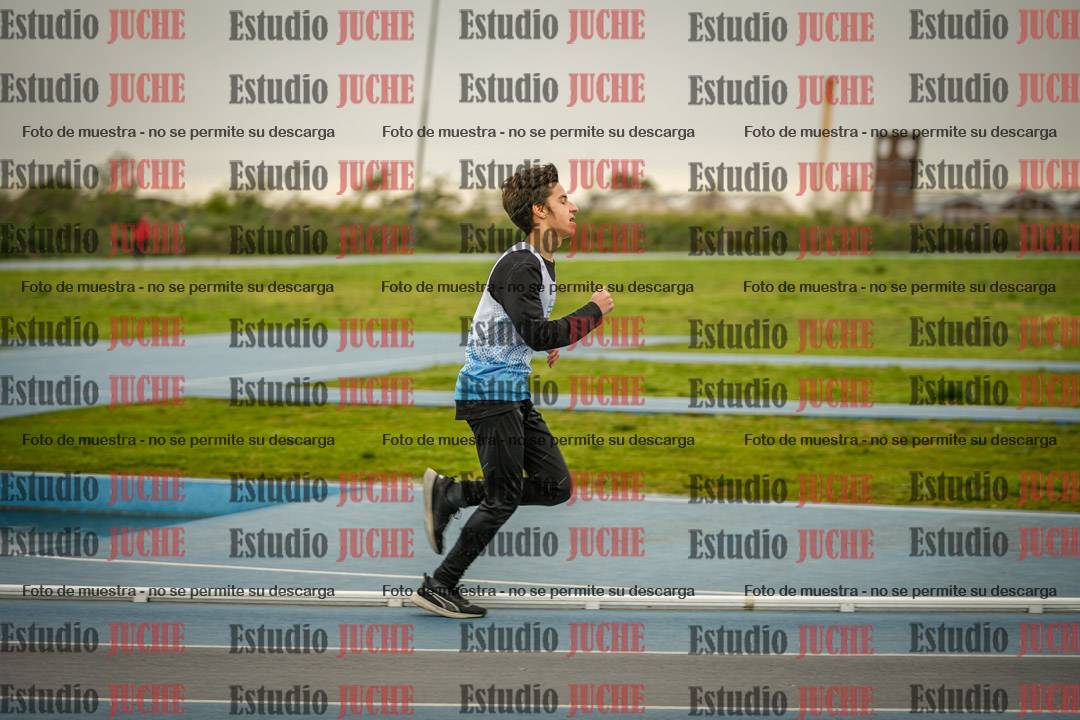 Fotos de los 3000 m llanos de varones - U17 (incluye la marcha atlética)