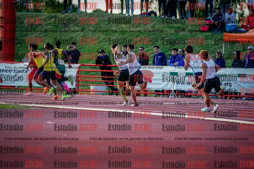 Fotos de las postas 4x100 m de varones - serie 1