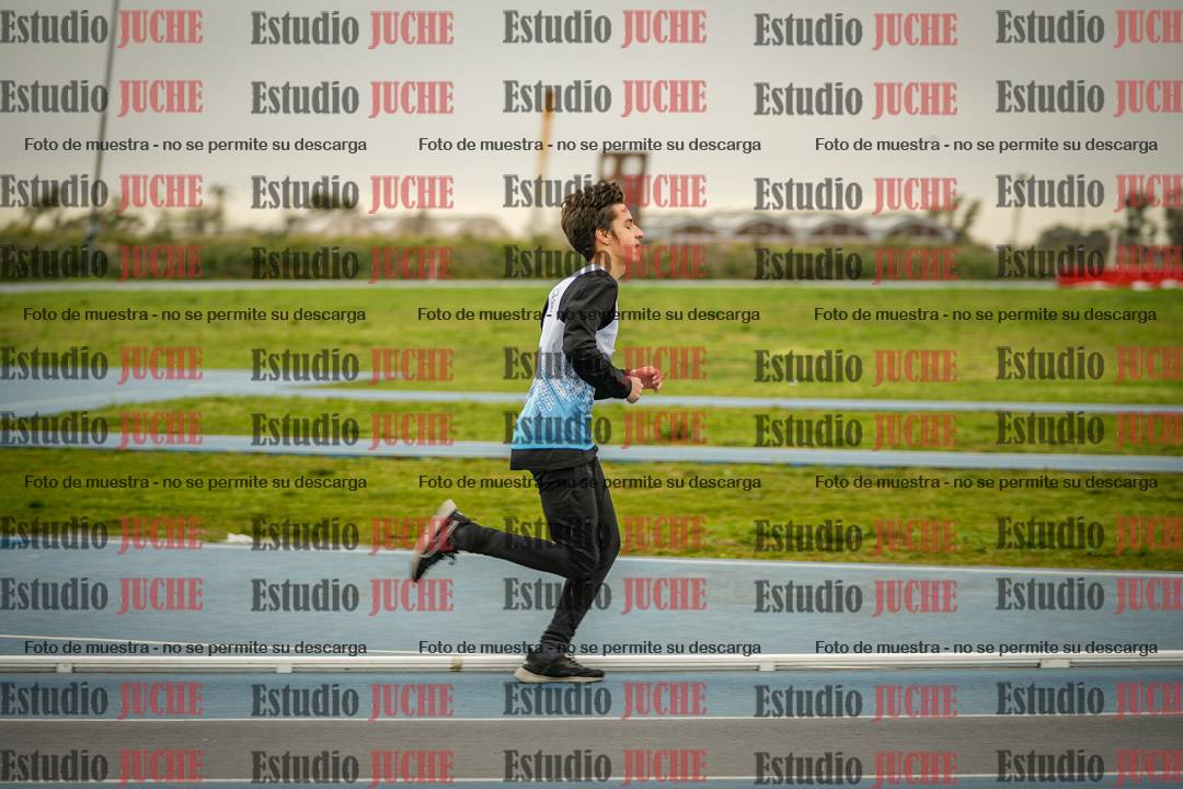 Fotos de los 3000 m llanos de varones - U17 (incluye la marcha atlética)