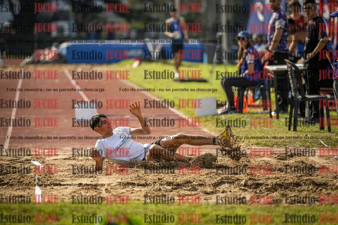 Fotos del salto en largo de varones