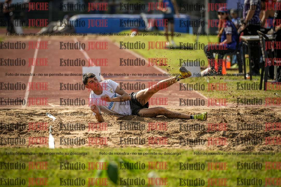 Fotos del salto en largo de varones