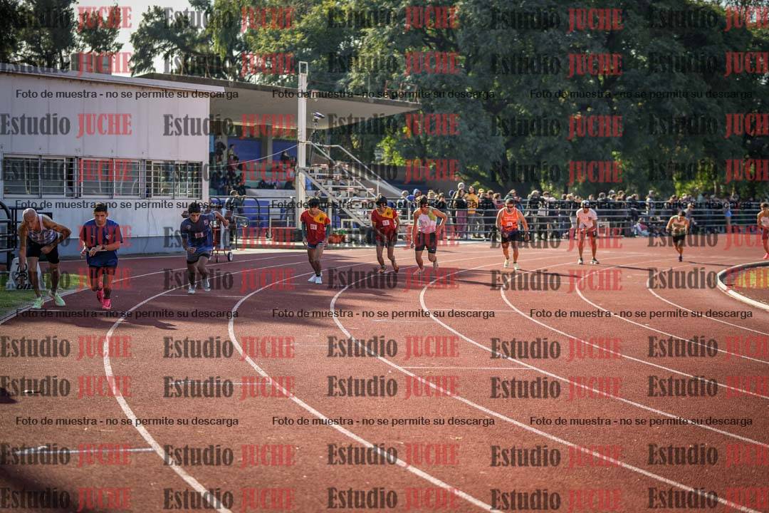 Fotos de los 800 m llanos de varones