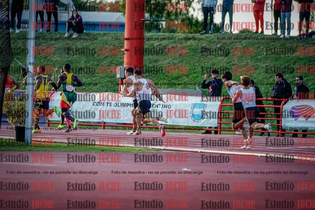 Fotos de las postas 4x100 m de varones - serie 1