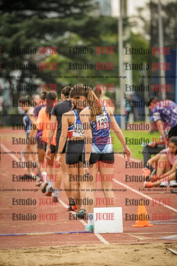 Fotos del salto en largo de mujeres
