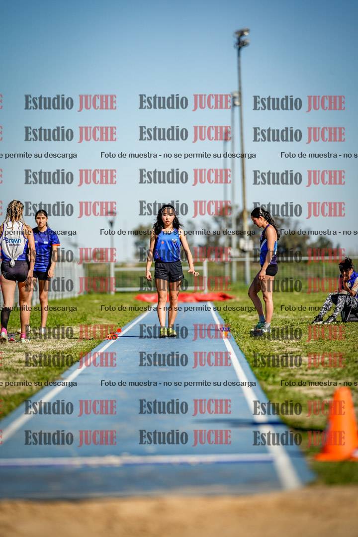 Fotos del salto en largo de mujeres