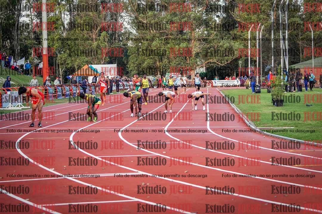 Fotos de las postas 4x100 m de varones - serie 1