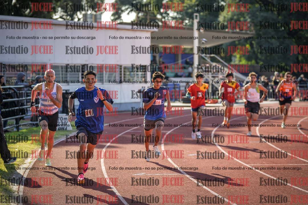 Fotos de los 800 m llanos de varones