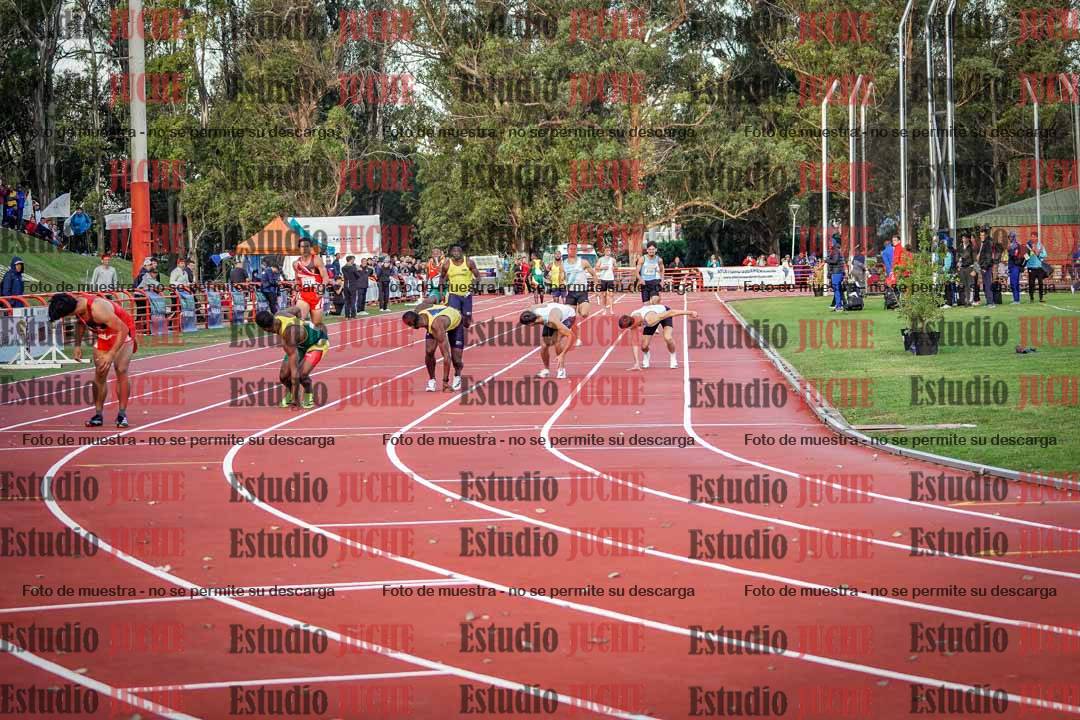 Fotos de las postas 4x100 m de varones - serie 1