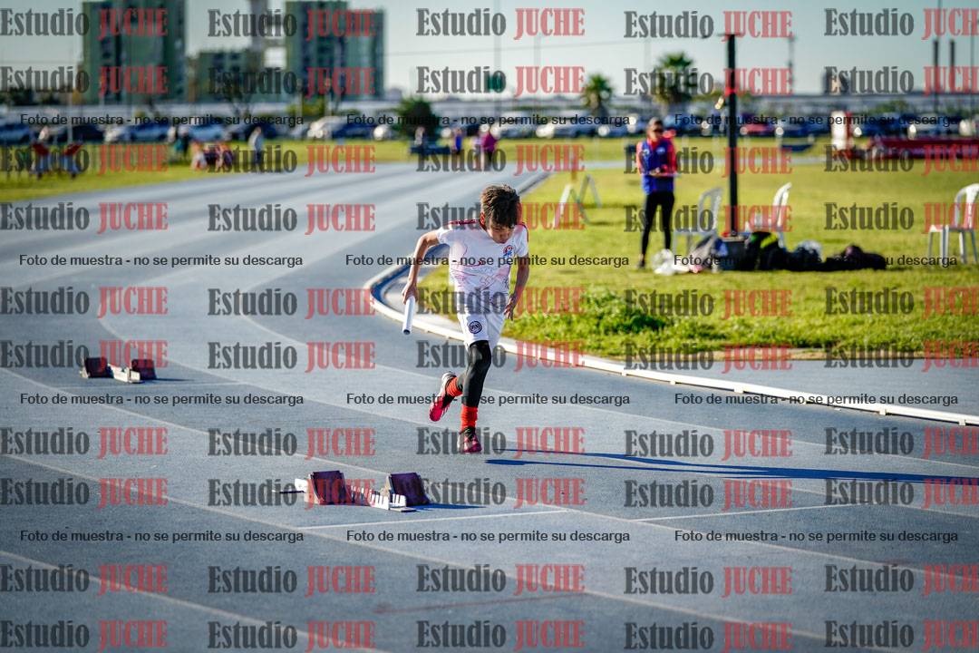 Fotos de las postas 5x80 m de varones
