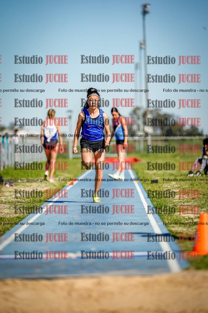 Fotos del salto en largo de mujeres