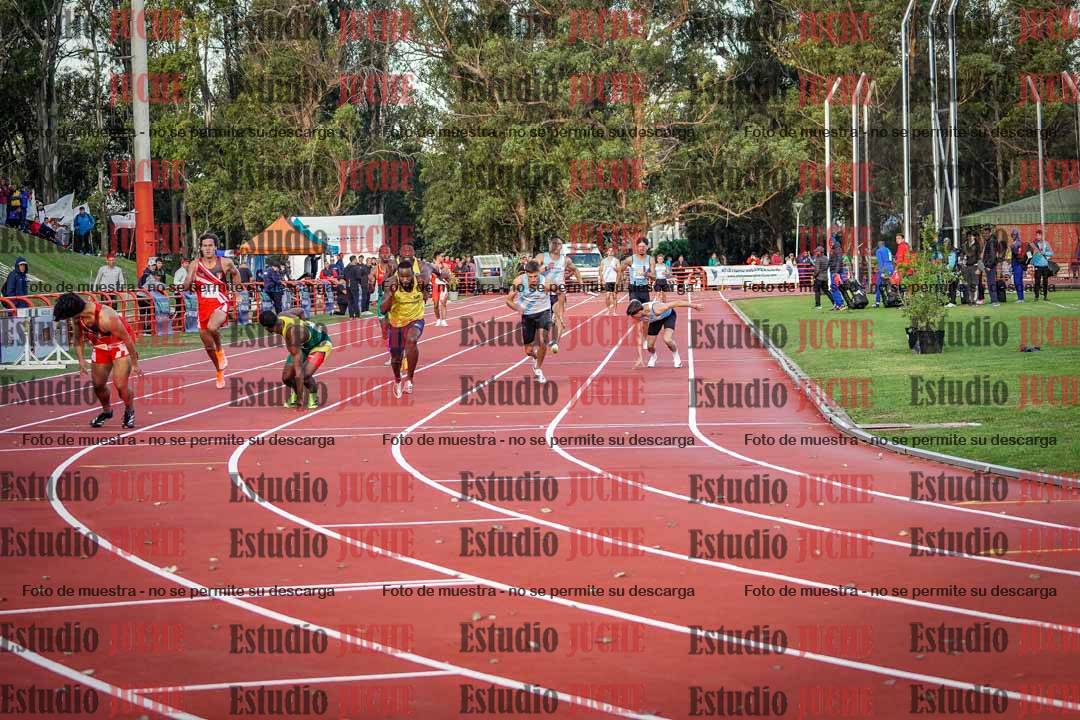 Fotos de las postas 4x100 m de varones - serie 1
