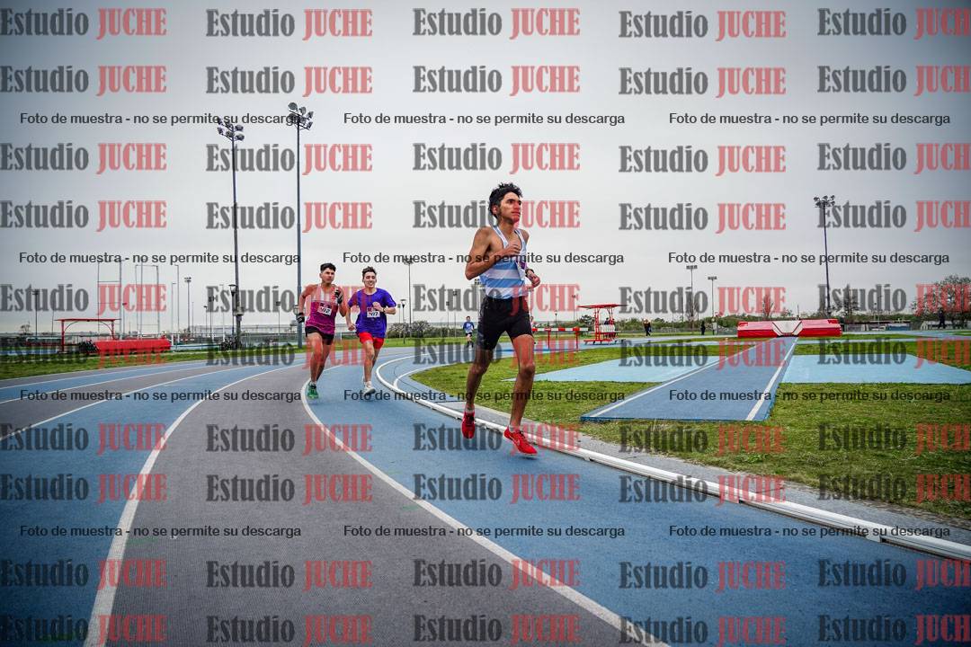 Fotos de los 3000 m llanos de varones - U17 (incluye la marcha atlética)