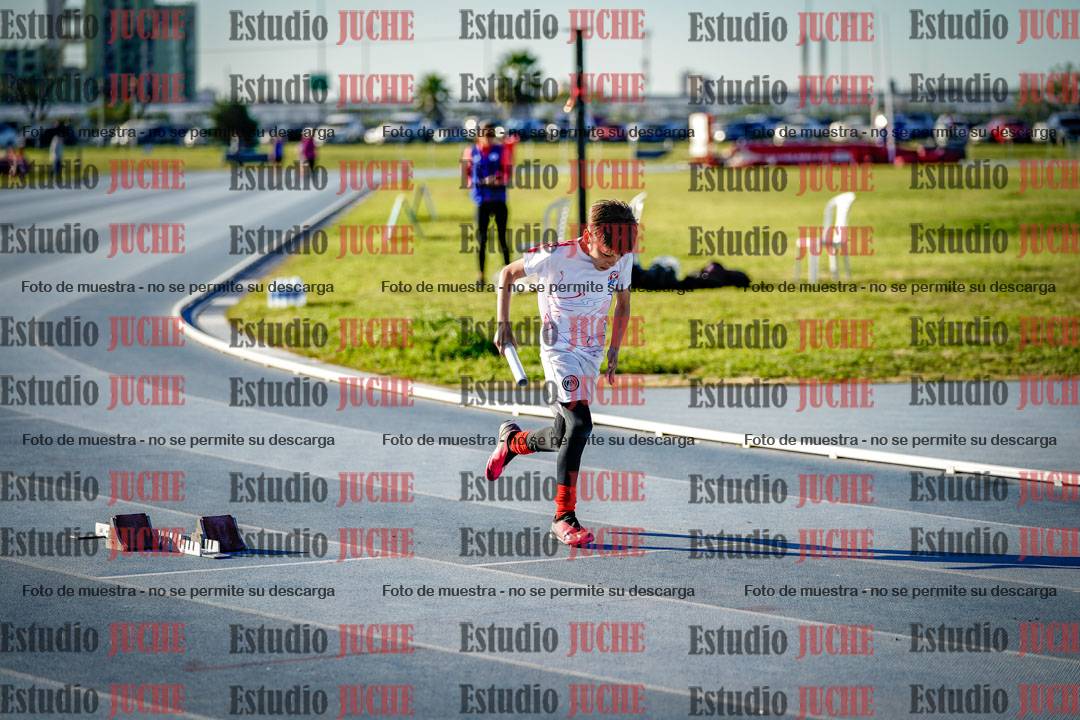 Fotos de las postas 5x80 m de varones